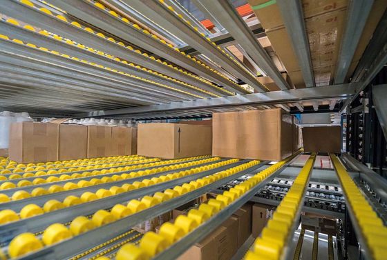 Accelerator à rouleaux à gravité, système de rack à débit pour entrepôt