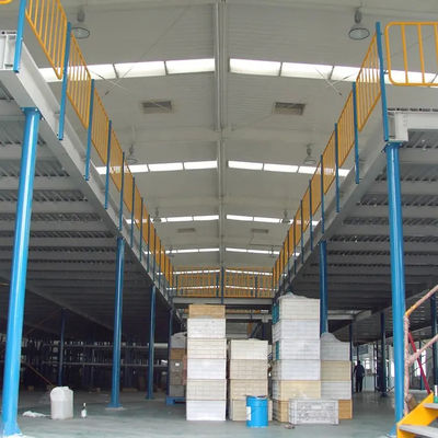 Entreposage à froid entrepôt de palettes et porte-bagages en acier ISO9001 avec ascenseur de chargement